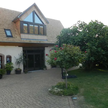 Appartement Autonome, La Grange A Foin, Piscine !